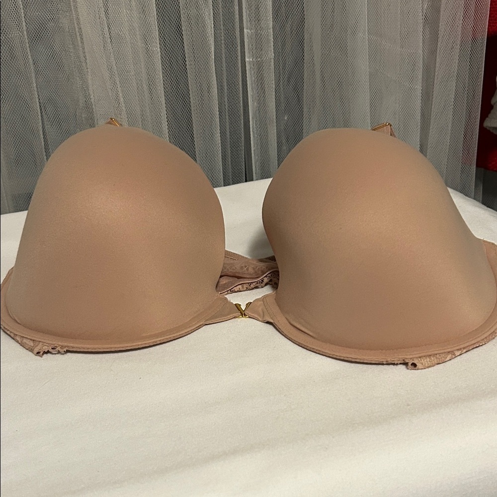 Victoria Secret Nwt Nude Padded Underwire Bra. 38ddd